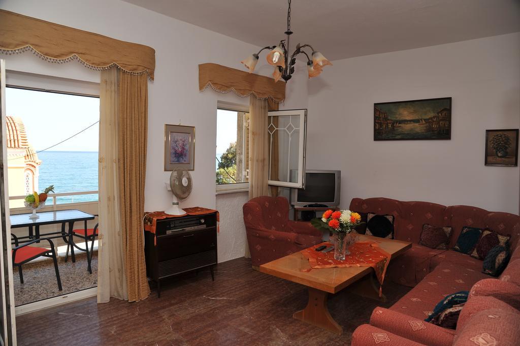 Apartment Froso On The Beach Rethimnon Kamer foto